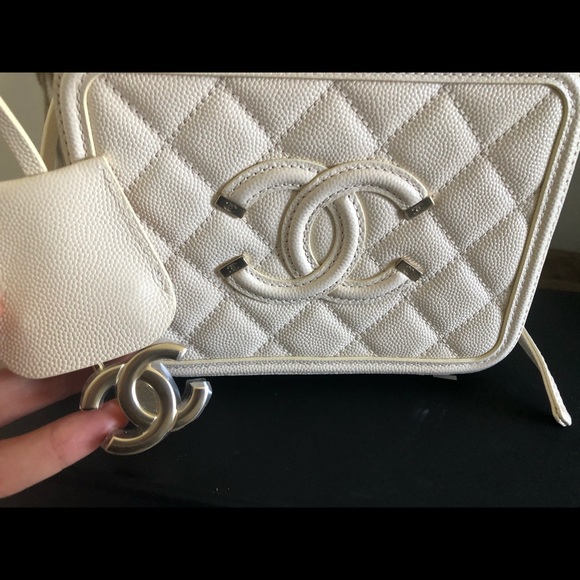Chanel Vanity case in Veau Graine/beige - Picture 3 of 5